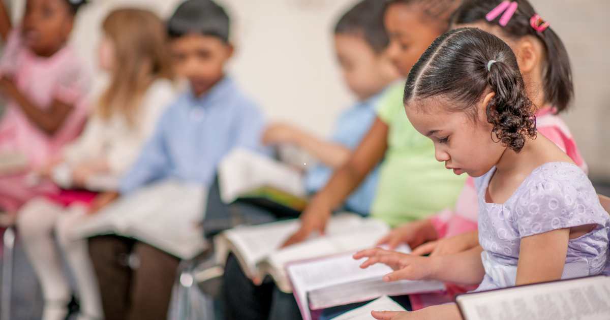 Histórias Sagradas em Ação: Educação Divertida e Bíblica para Crianças de 3 a 12 Anos