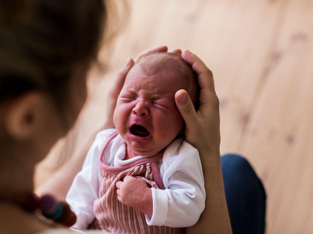 Entendendo se o bebê que chora muito pode ser autismo e outros sinais 