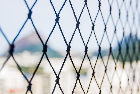 Qual a diferença entre tela de proteção e rede de proteção?